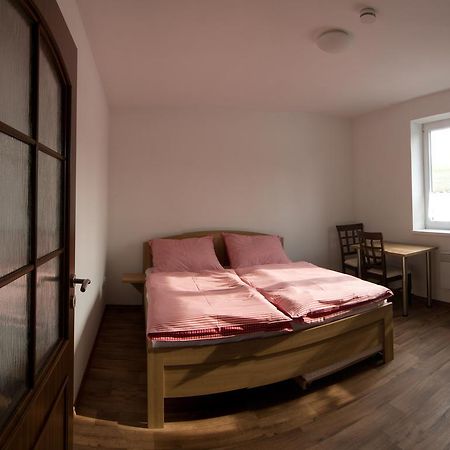 Penzion U Sklepu Hotell Hovorany Exteriör bild