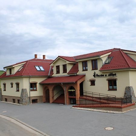 Penzion U Sklepu Hotell Hovorany Exteriör bild