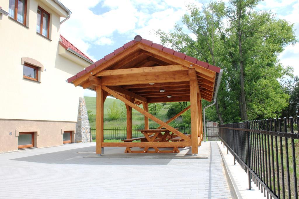 Penzion U Sklepu Hotell Hovorany Exteriör bild